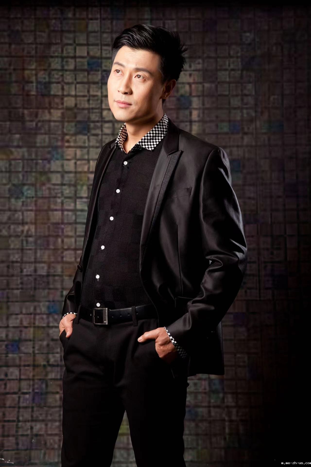 <strong>中国内地原创歌手，音乐制作人、主持人樊志刚</strong>